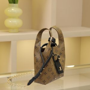 Alternative view of This Atlantis BB handbag is crafted from Monogram Reverse canvas, featuring calf leather trim around the LV monogram and shoulder strap. Its trendy shopping bag silhouette offers a soft, form-fitting shape, while the removable and adjustable shoulder strap allows for crossbody wear. 17.0 x 17.0 x 7.0 cm (L x H x W)